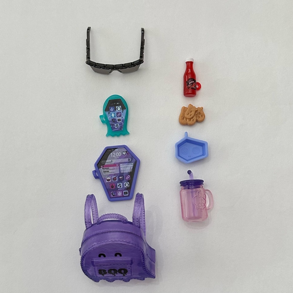 NWOT Monster High Accessories from Spectra Vondergeist G3 Fashion Doll Purple